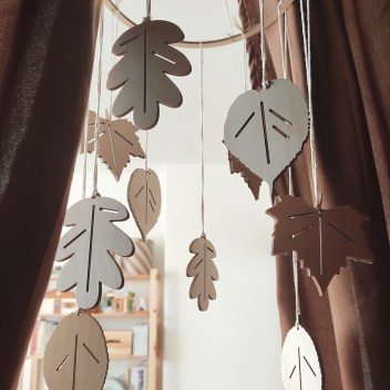 ideatree, kolotoč nad postieľku, nad posteľ, dekorácia do izby, drevené dekorácie, jesenné dekorácie, nové mesto nad váhom