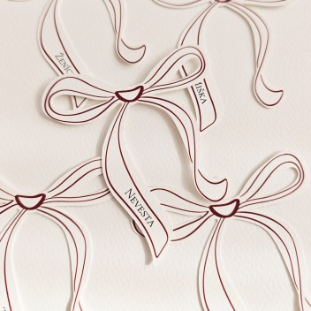 ideatree, svadba, oslava, menovka, svadobné menovky, vyrezávaná menovka, menovky oblúk, noiart, svadobná grafika, nové mesto nad váhom