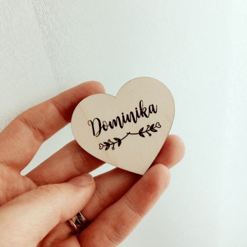 ideatree, svadba, oslava, drevené menovky, svadobné menovky, menovka, noiart, nové mesto nad váhom