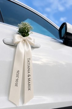 svadobné dekorácie, stuha s menom, stuha na svadobné auto, stuha na auto, stuha nevesta, menovky na stužkách, menovky stuhy, personalizovaná stuha, personalizované stuhy, nové mesto nad váhom